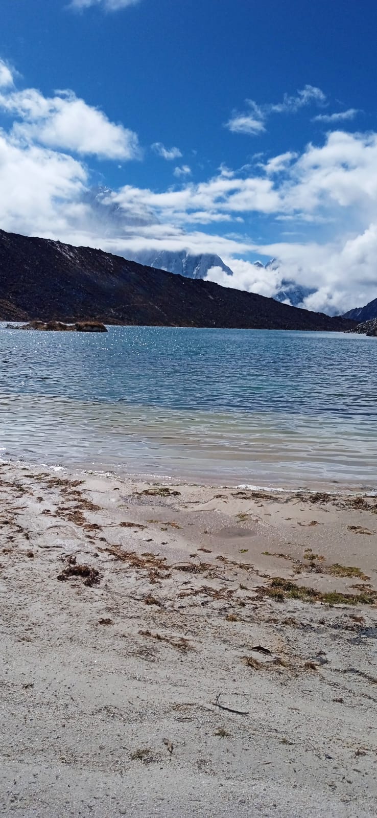 Trek du tour du Manaslu : Le guide ultime de ce joyau caché de l'Himalaya népalais (Mise à jour 2026) - Les Portes de l'Aventure Pungkar lake - Les Portes de l'Aventure